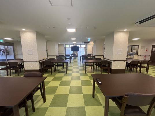 ゆったりした雰囲気の食堂