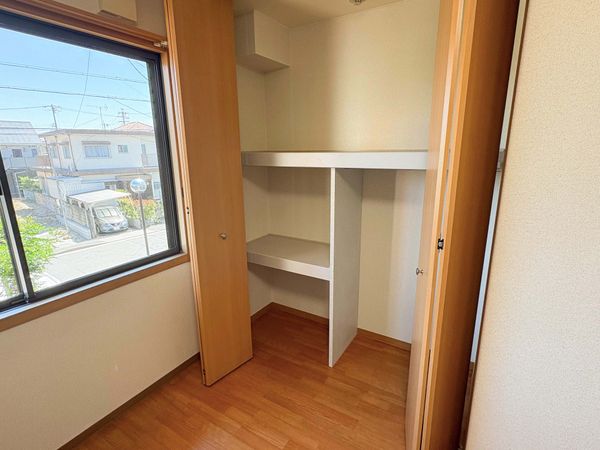 光が差し込む居室