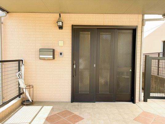 静かなエントランス