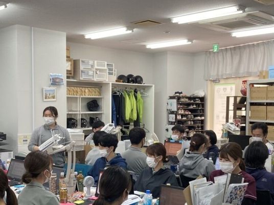 スタッフが集まる作業室  