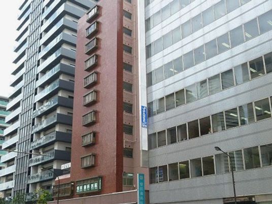 高層の建物外観  