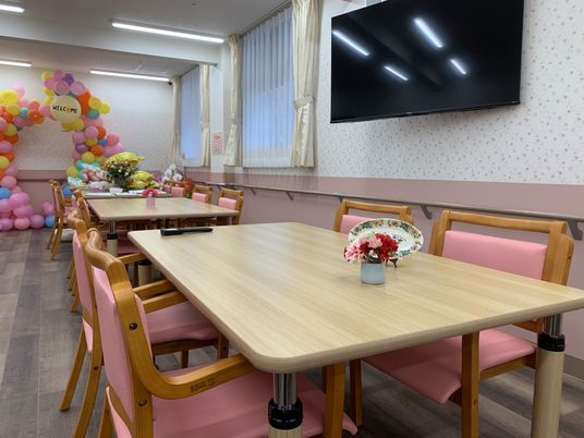 明るく装飾された部屋