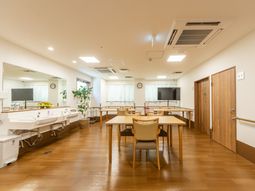 明るい食堂の室内  