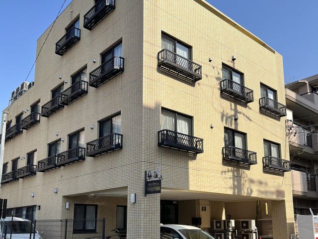 明るい建物の外観 外観 開放的で明るい雰囲気の外観が特徴です。居心地の良い職場環境を提供します。