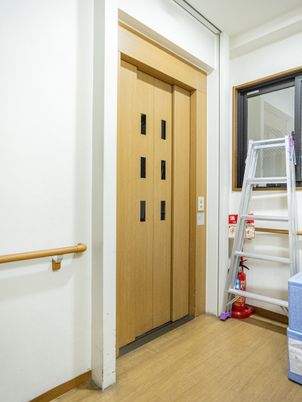 安全な移動を支援するエレベーター