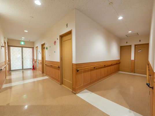 手すり付き廊下  