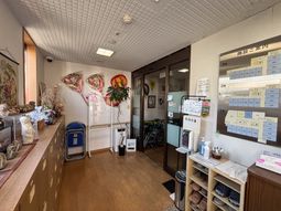 明るい入口広場