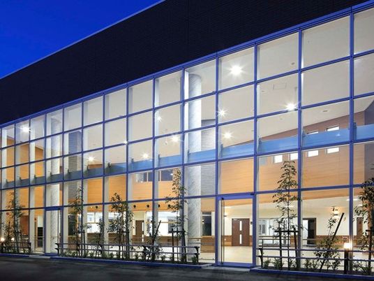 大きな窓の外観  