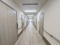 手すりのある廊下