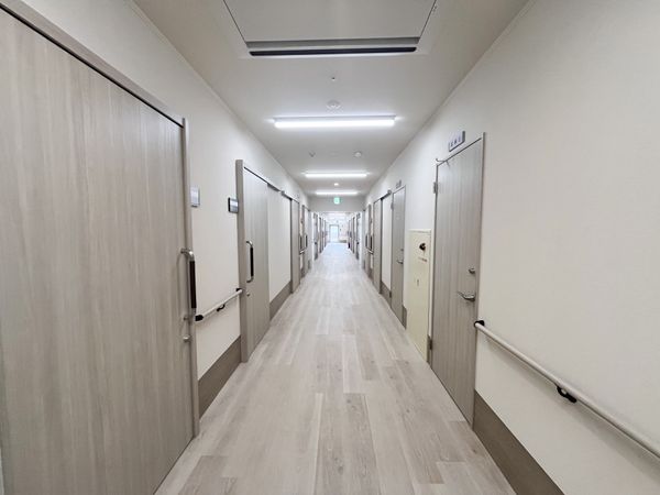 手すりのある廊下