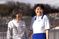 屋外で利用者と職員が並ぶ様子  