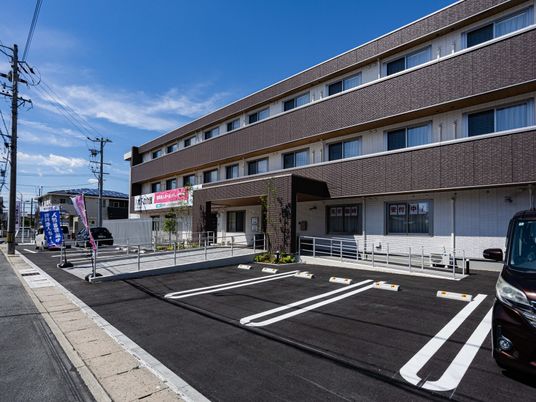 施設正面玄関