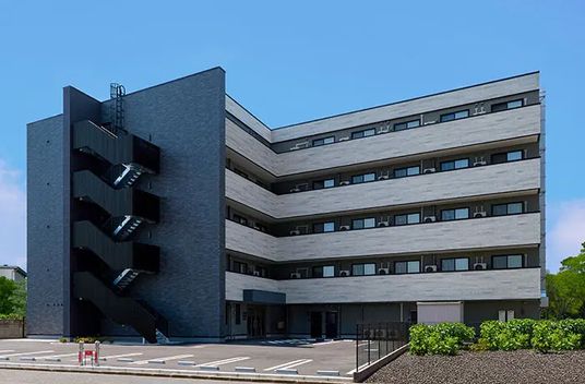 モダンな外観の建物