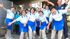 笑顔のスタッフが並ぶ玄関  