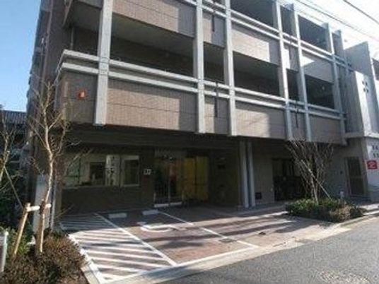 建物正面の外観  