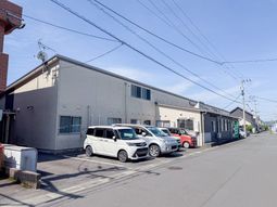 施設前の駐車場