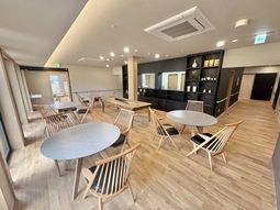 落ち着いた空間のラウンジ