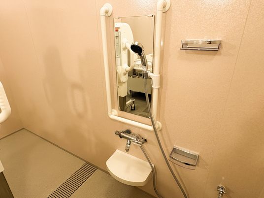 広々とした浴室