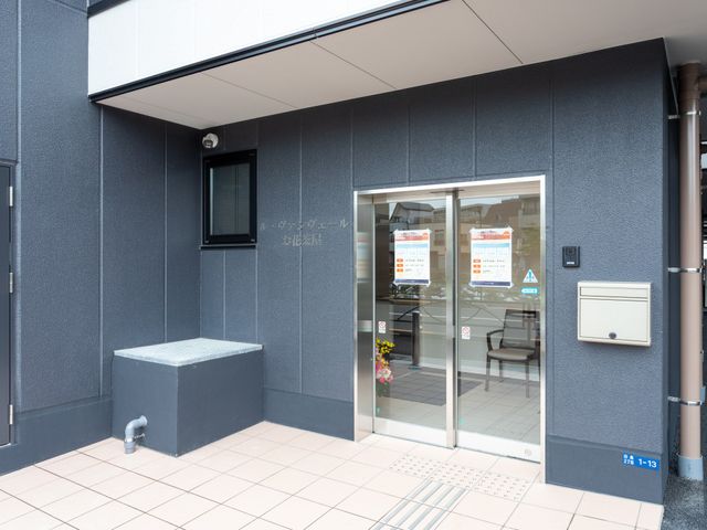 エントランス エントランス 安全なスライドドアの入り口です。バリアフリーで、どなたでも快適に出入りできます。
