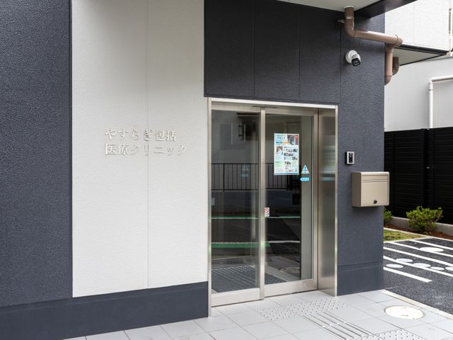 建物の外観 外観 シンプルで落ち着いた雰囲気のエントランス。働く環境の印象が伝わります。