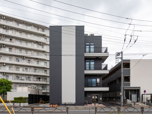 モダンな外観の建物