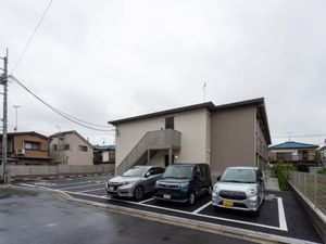 駐車場付きの外観  
