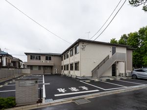 入り口のある建物外観