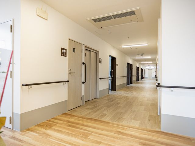 手すり付き廊下  