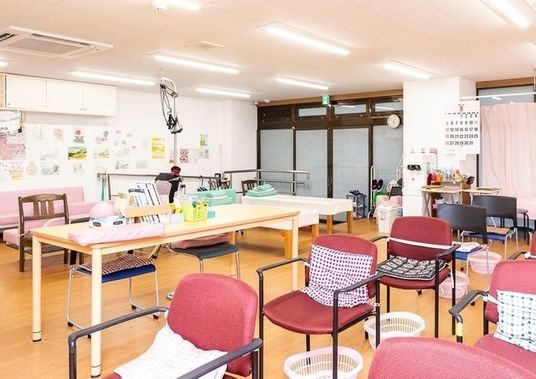 明るい多目的室の様子