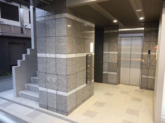 エレベーター前の共用部  