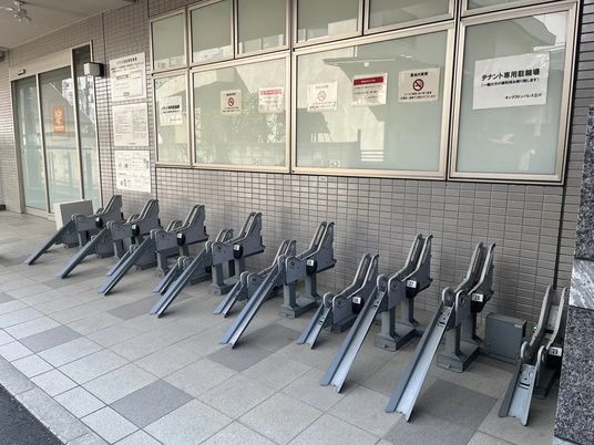 駐輪場の自転車置き場  