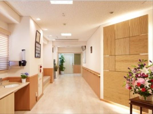 明るく清潔な廊下