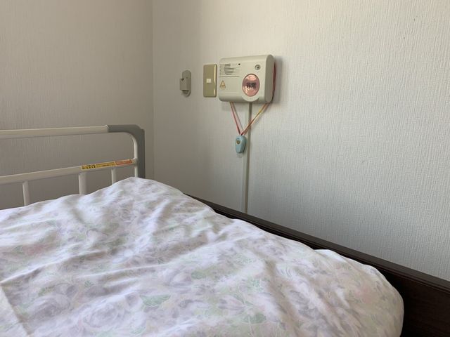 落ち着いた居室 居室 快適な睡眠がとれるように、シンプルで落ち着いた環境が整っています。