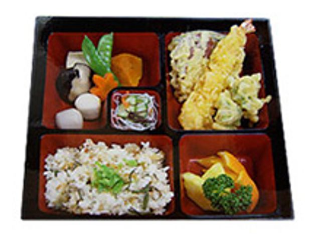 色鮮やかな料理 料理 栄養バランスを考慮した彩り豊かなお食事例です。食事の時間も楽しみの一つになります。