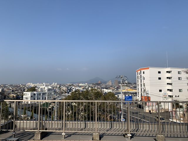遠くまで見渡せる風景 テラス 広々としたテラスからは、周りの街並みを一望でき、穏やかな気持ちで過ごせます。