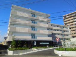 清潔感のある建物エントランス
