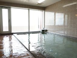 明るい浴場の一角
