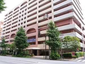 都会に佇む大型施設