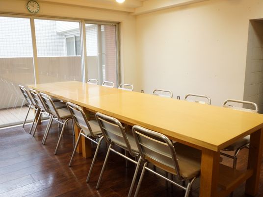 広々とした会議室空間
