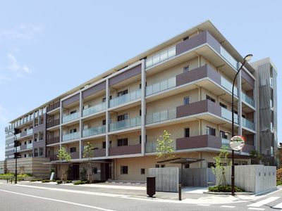 きれいな建物の外観