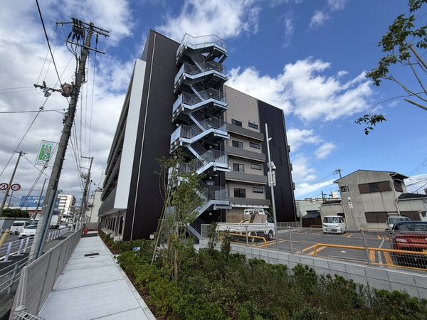 現代的な建物外観