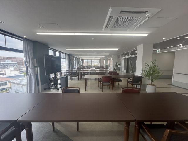 明るいダイニングルーム