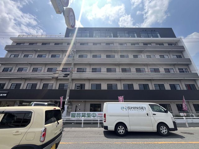 現代的な建物外観