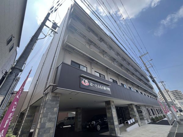 四階建ての建物外観