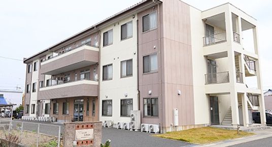 3階建ての建物外観