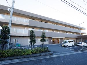 広々とした施設の外観