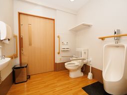 バリアフリーのトイレ空間