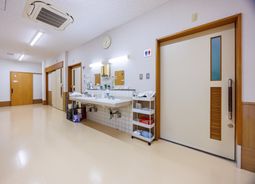 洗面台付き廊下  