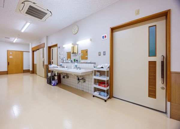 洗面台付き廊下  