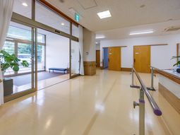 明るい玄関ホール  